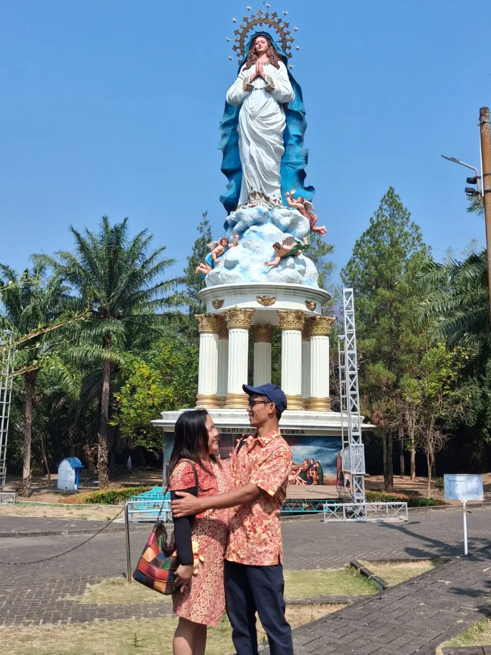 Patung Bunda Maria Assumpta di Gua Maria Kerep Ambarawa