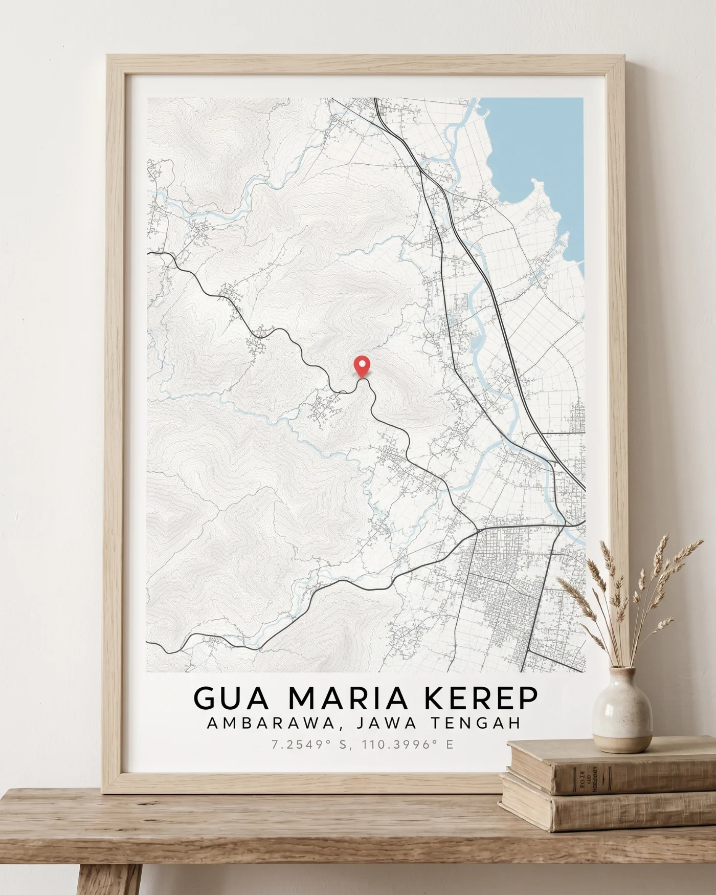Peta Ziarah “Gua Maria Kerep” dalam bingkai kayu natural, bersandar di meja kayu